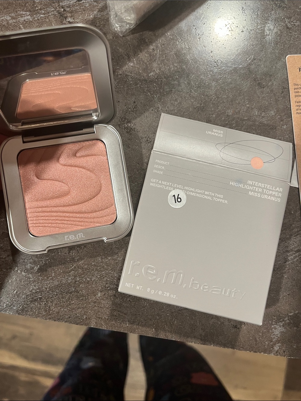 r.e.m. beauty Peachy Pink Highlighter Topper - Miss Uranus